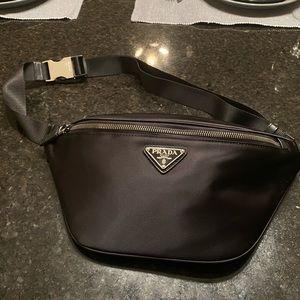 Prada Re-Nylon Logo-Plaque Belt Bag Fannypack